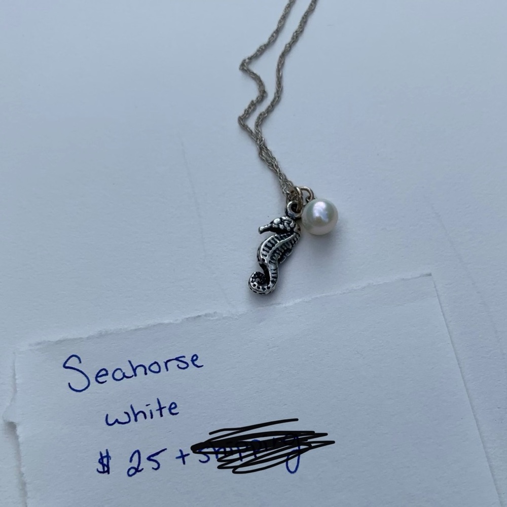 Seahorse Vantel Pearls Necklace
